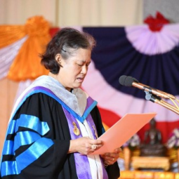 Her Royal Highness Princess Maha Chakri Sirindhorn represents His Majesty King Maha Vajiralongkorn Bodindradebayavarangkun to bestow a degree to the newly graduated of Thaksin University