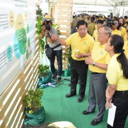 Secretary-General of the Chaipattana Foundation Presides over the Project “OUR Khung Bang Kachao” at  Lat Pho Park