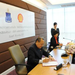 The Signing Ceremony of the Memorandum of Understanding between the Chaipattana Foundation and the Shell Company of Thailand Limited