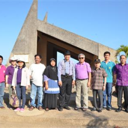 <strong>อ่านเพิ่มเติมเกี่ยวกับ</strong><br />ผู้ช่วยเลขาธิการสำนักงานมูลนิธิชัยพัฒนา นำอดีตเลขาธิการอาเซียน ดูงานโครงการช่วยเหลือผู้ประสบภัยสึนามิ ของมูลนิธิชัยพัฒนา ในพื้นที่อำเภอคุระบุรี จังหวัดพังงา ผู้ช่วยเลขาธิการสำนักงานมูลนิธิชัยพัฒนา นำอดีตเลขาธิการอาเซียน ดูงานโครงการช่วยเหลือผู้ประสบภัยสึนามิ ของมูลนิธิชัยพัฒนา ในพื้นที่อำเภอคุระบุรี จังหวัดพังงา