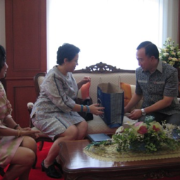 <strong>อ่านเพิ่มเติมเกี่ยวกับ</strong><br />คณะทำงานโครงการอุทยานการอาชีพชัยพัฒนา จังหวัดนครปฐม นำโดย ม.ร.ว. ศรีเฉลิม  กาญจนภู ผู้อำนวยการโครงการฯ ได้เข้าพบ ม.ล. ปนัดดา ดิศกุล ผู้ว่าราชการจังหวัดนครปฐม ณ ศาลากลางจังหวัดนครปฐม เนื่องในโอกาสวันปีใหม่ คณะทำงานโครงการอุทยานการอาชีพชัยพัฒนา จังหวัดนครปฐม นำโดย ม.ร.ว. ศรีเฉลิม  กาญจนภู ผู้อำนวยการโครงการฯ ได้เข้าพบ ม.ล. ปนัดดา ดิศกุล ผู้ว่าราชการจังหวัดนครปฐม ณ ศาลากลางจังหวัดนครปฐม เนื่องในโอกาสวันปีใหม่