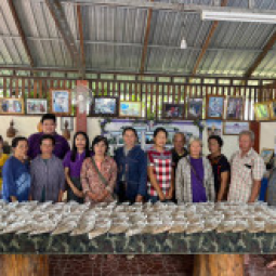 <strong>อ่านเพิ่มเติมเกี่ยวกับ</strong><br />โครงการศูนย์พัฒนาพันธุ์พืชจักรพันธ์เพ็ญศิริ จังหวัดเชียงราย (11 กรกฎาคม 2566) โครงการศูนย์พัฒนาพันธุ์พืชจักรพันธ์เพ็ญศิริ จังหวัดเชียงราย (11 กรกฎาคม 2566)