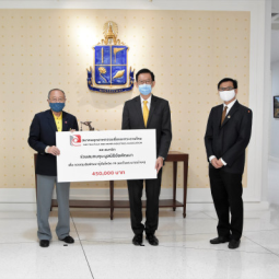 <strong>อ่านเพิ่มเติมเกี่ยวกับ</strong><br />นายพรชัย วิทยาคุณสกุลชัย นายกสมาคมอุตสาหกรรมเยื่อและกระดาษไทย และสมาชิก มอบเงิน จำนวน 450,000 บาท นายพรชัย วิทยาคุณสกุลชัย นายกสมาคมอุตสาหกรรมเยื่อและกระดาษไทย และสมาชิก มอบเงิน จำนวน 450,000 บาท