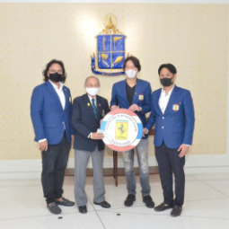 <strong>อ่านเพิ่มเติมเกี่ยวกับ</strong><br />นายจรินทร์ ธรรมวัฒนะ ผู้แทนชมรม Ferrari Owners Club Thailand พร้อมสมาชิกฯ มอบเงิน จำนวน 500,000 บาท นายจรินทร์ ธรรมวัฒนะ ผู้แทนชมรม Ferrari Owners Club Thailand พร้อมสมาชิกฯ มอบเงิน จำนวน 500,000 บาท