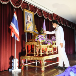 <strong>อ่านเพิ่มเติมเกี่ยวกับ</strong><br />สมเด็จพระกนิษฐาธิราชเจ้า กรมสมเด็จพระเทพรัตนราชสุดาฯ สยามบรมราชกุมารี พระราชทาน “เครื่องช่วยหายใจ” และ “ระบบแลกเปลี่ยนอากาศแรงดันลบแบบสมบูรณ์” แก่โรงพยาบาลในจังหวัดสงขลา และจังหวัดยะลา สมเด็จพระกนิษฐาธิราชเจ้า กรมสมเด็จพระเทพรัตนราชสุดาฯ สยามบรมราชกุมารี พระราชทาน “เครื่องช่วยหายใจ” และ “ระบบแลกเปลี่ยนอากาศแรงดันลบแบบสมบูรณ์” แก่โรงพยาบาลในจังหวัดสงขลา และจังหวัดยะลา