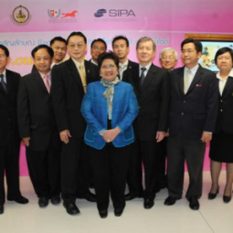 <strong>อ่านเพิ่มเติมเกี่ยวกับ</strong><br />คณะเจ้าหน้าที่สำนักงานมูลนิธิชัยพัฒนา เข้าร่วมงานแถลงข่าวเปิดเว็บไซต์  www.ourking.in.th คณะเจ้าหน้าที่สำนักงานมูลนิธิชัยพัฒนา เข้าร่วมงานแถลงข่าวเปิดเว็บไซต์  www.ourking.in.th